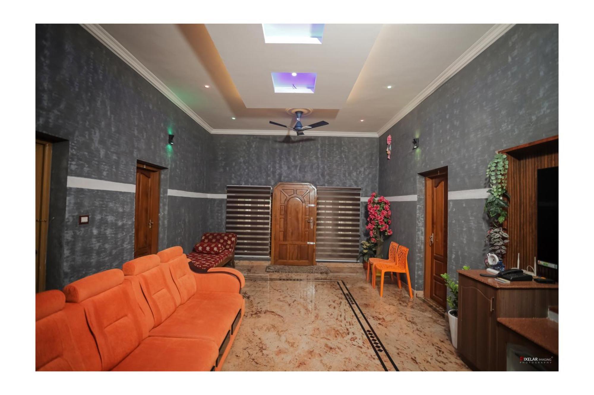 Gilead Holliday Hotell Tāmarakulam Exteriör bild
