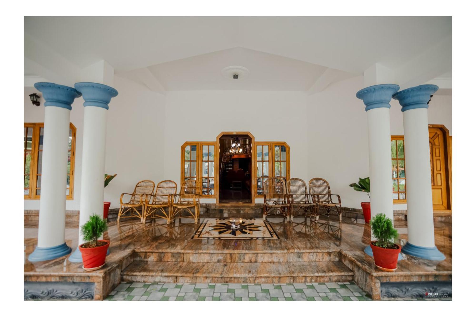 Gilead Holliday Hotell Tāmarakulam Exteriör bild